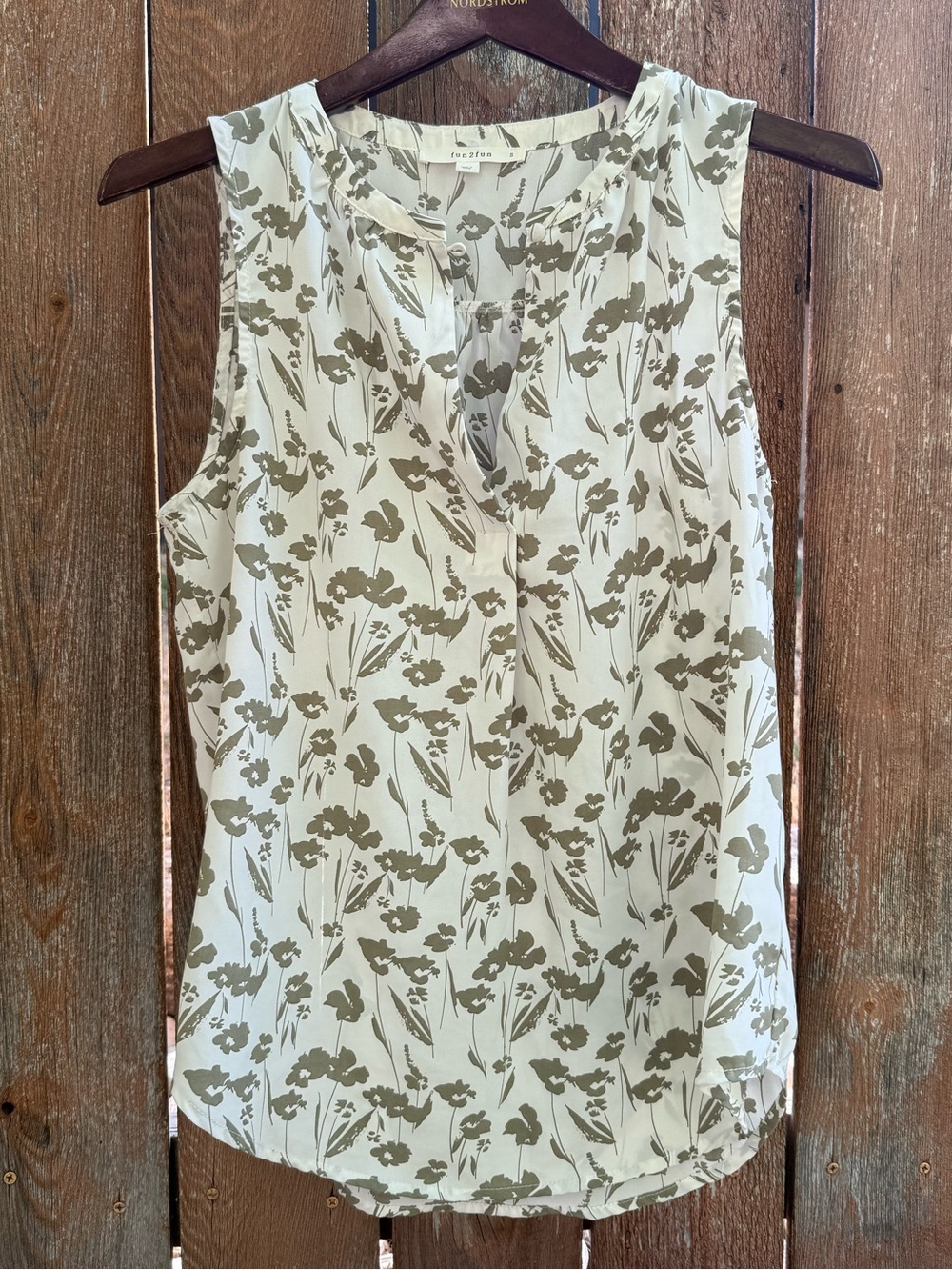 Fun2Fun Women’s White Green Floral Print Sleeveless Blouse Shirt Size Small